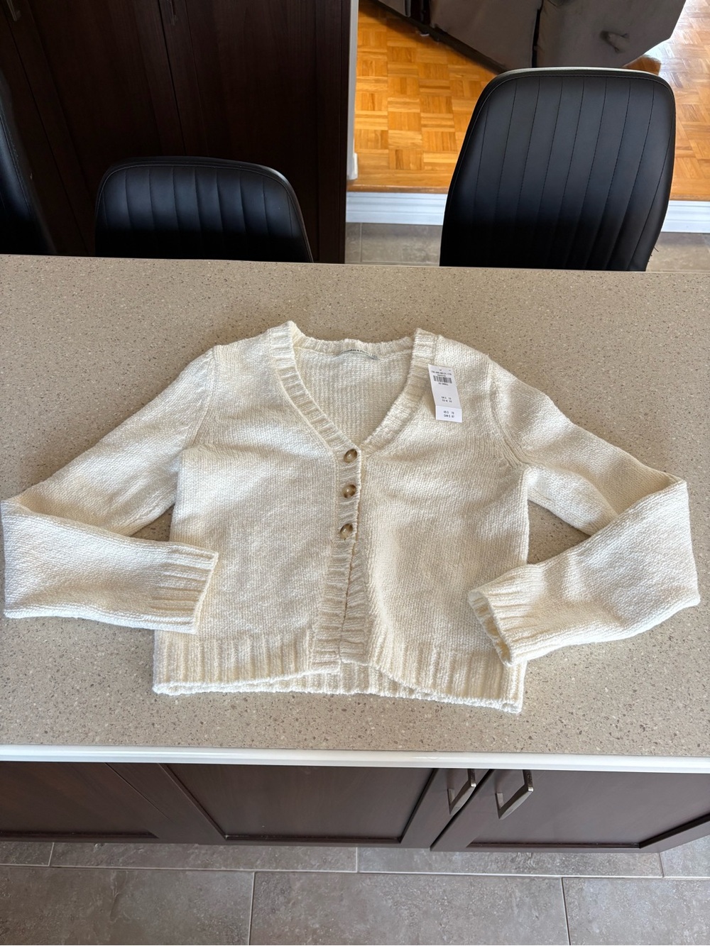 Abercrombie & Fitch Cream V-Neck Buttoned Crop Cardigan